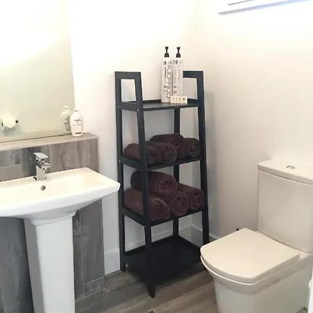Ueber Comfortable Studio-style - 500m To Kilcar Village - Open Plan Living Kitchen And Sleeping - Parking And Wifi - New Build - 5 Min Drive To Beaches Apartment *