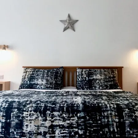 Ueber Comfortable Studio-style - 500m To Kilcar Village - Open Plan Living Kitchen And Sleeping - Parking And Wifi - New Build - 5 Min Drive To Beaches Apartment Cashelcarn